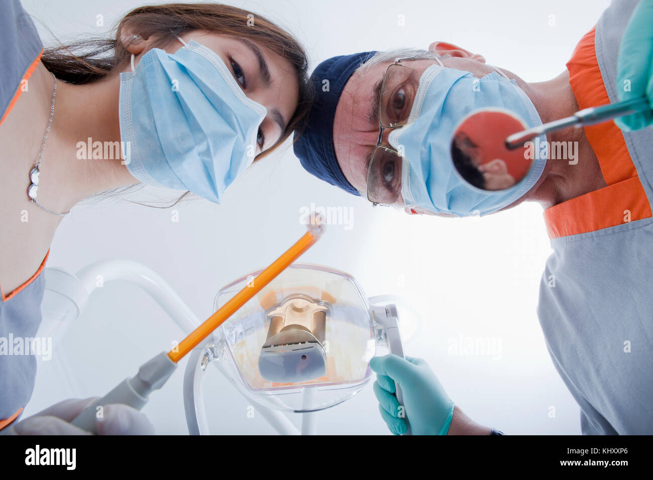 Dentista e infermiere al lavoro Foto Stock