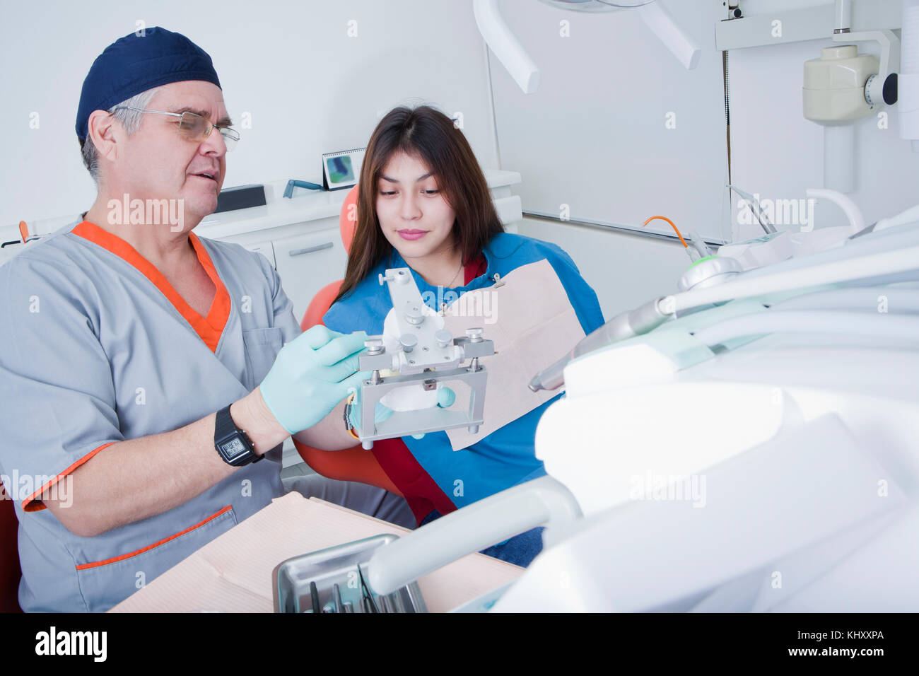 Dentista con paziente Foto Stock