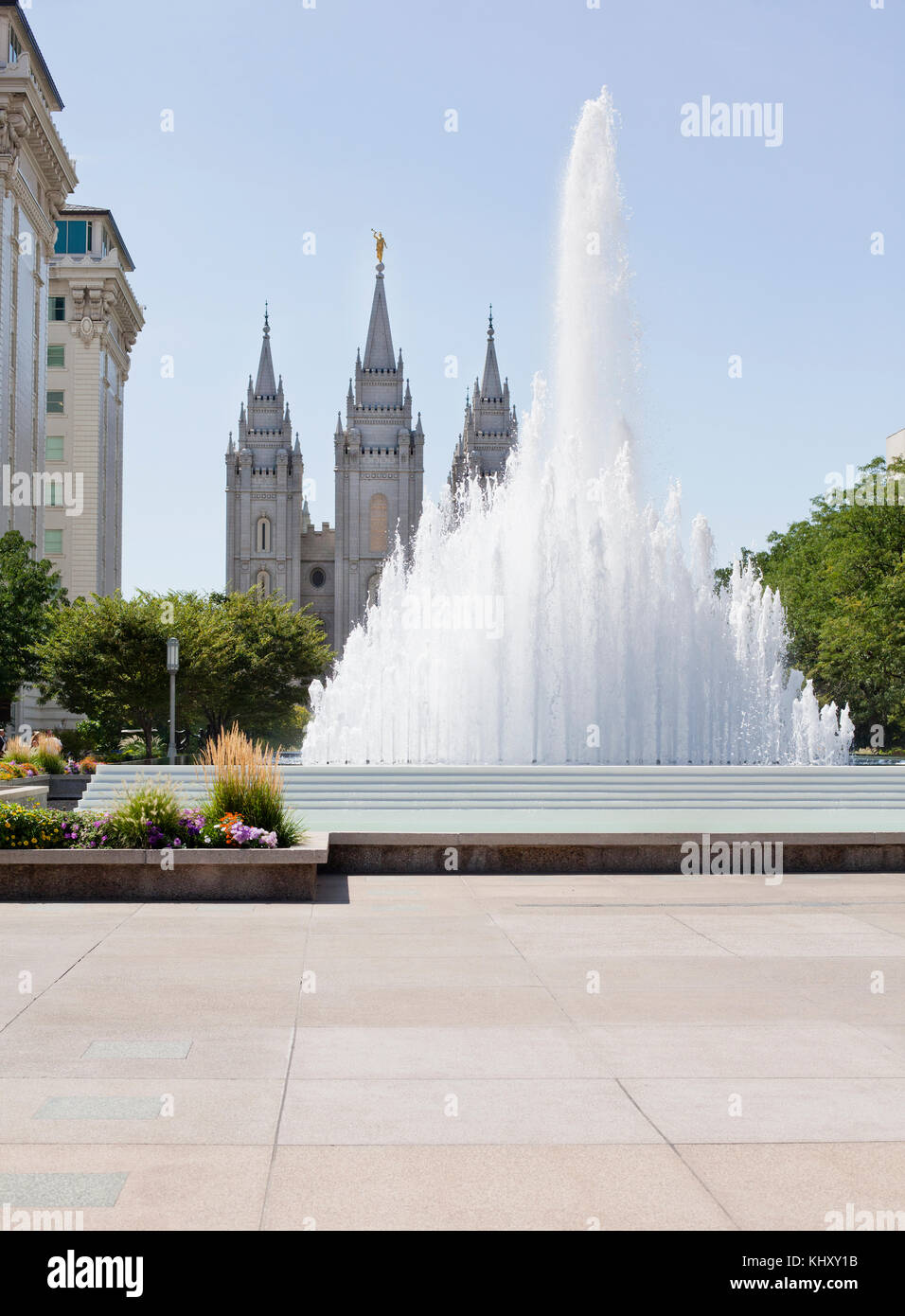 Fontana di acqua e tempio mormone guglie, Salt Lake City, Utah, Stati Uniti d'America Foto Stock