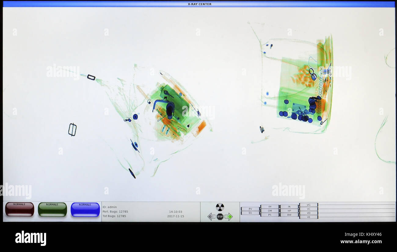 Screenshot da un aeroporto x-ray bagagli security scanner Foto Stock