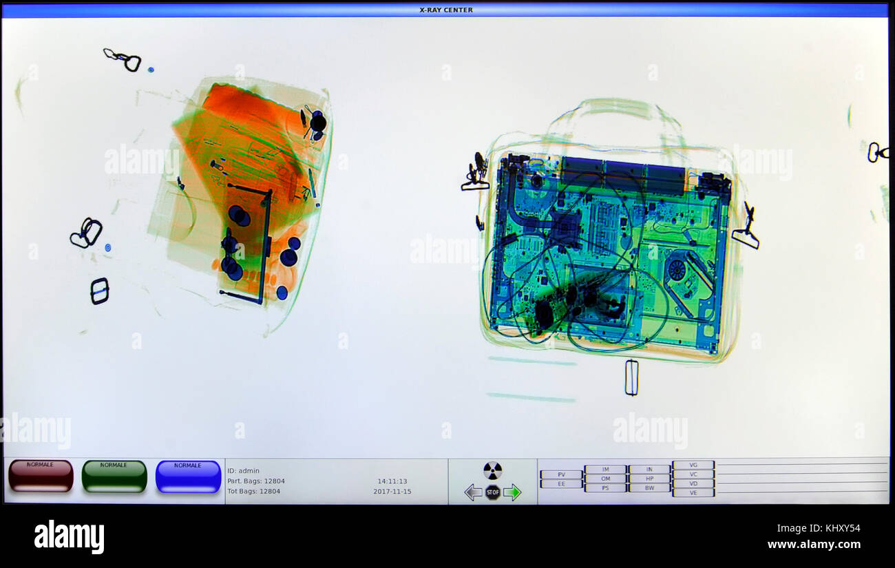 Screenshot da un aeroporto x-ray bagagli security scanner Foto Stock