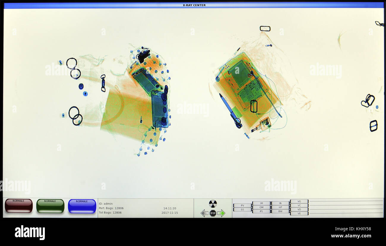 Screenshot da un aeroporto x-ray bagagli security scanner Foto Stock