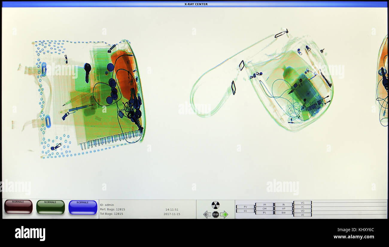 Screenshot da un aeroporto x-ray bagagli security scanner Foto Stock