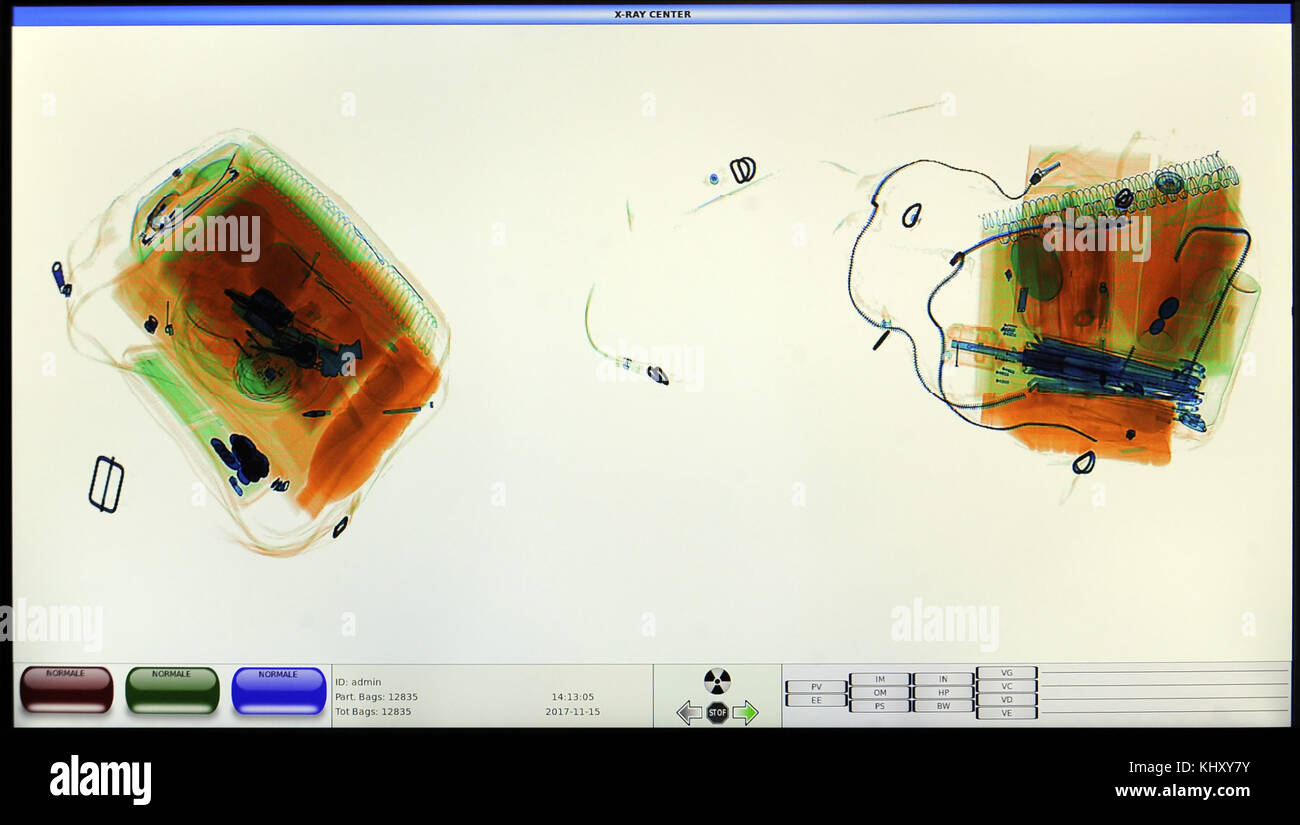 Screenshot da un aeroporto x-ray bagagli security scanner Foto Stock