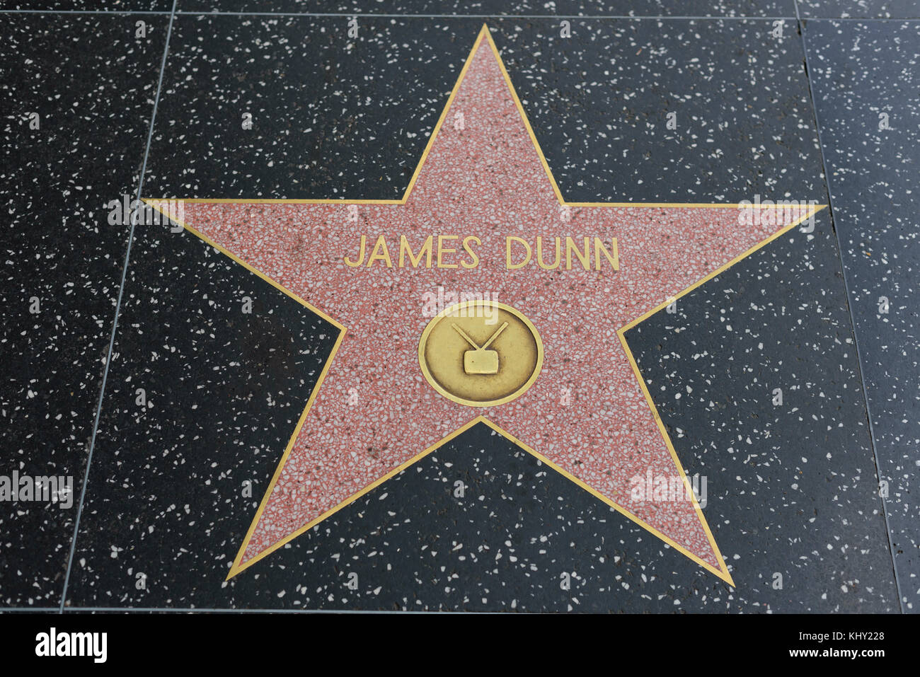 HOLLYWOOD, CA - DICEMBRE 06: James Dunn stella sulla Hollywood Walk of Fame a Hollywood, California il 6 dicembre 2016. Foto Stock
