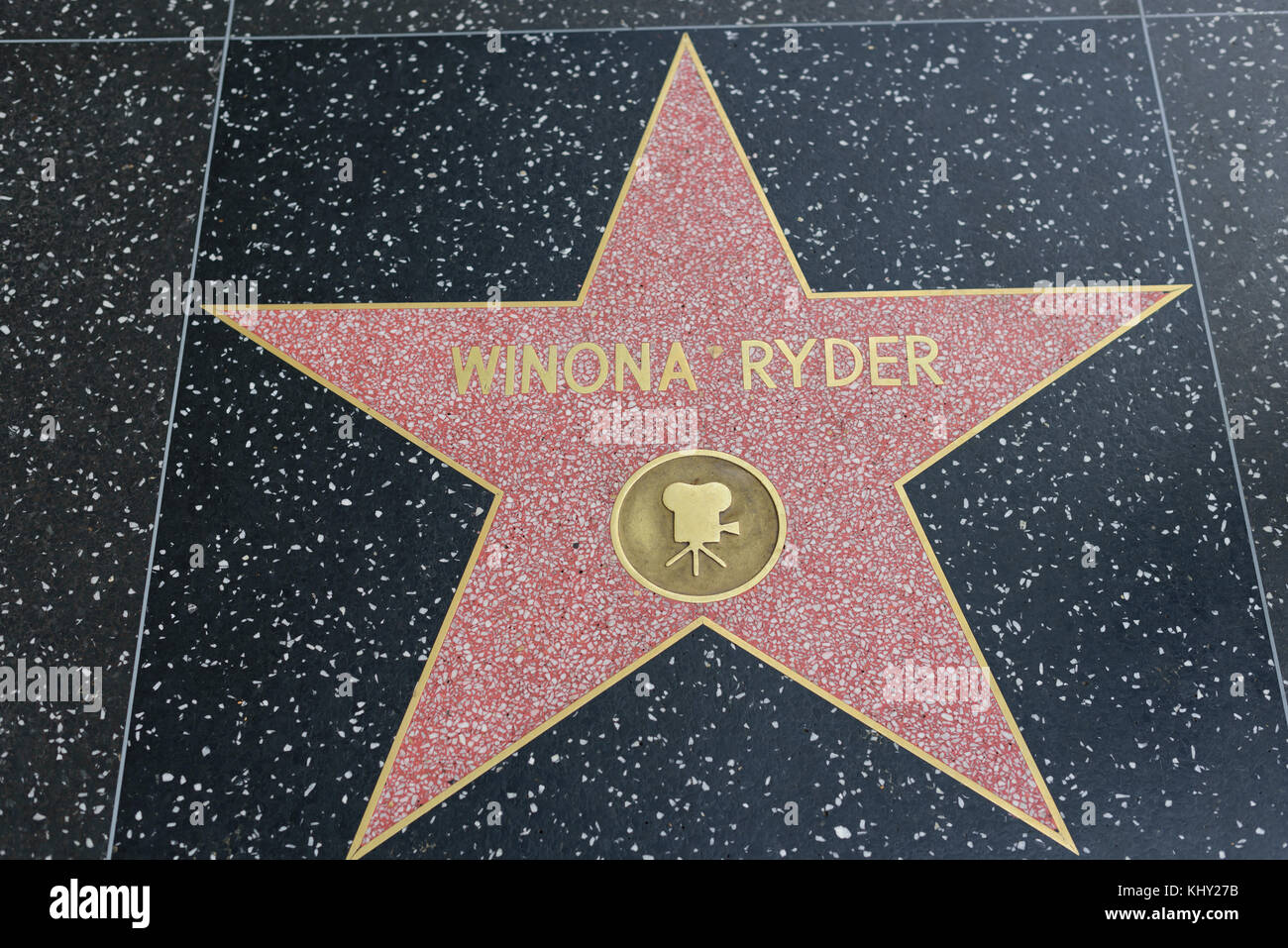 HOLLYWOOD, CA - DICEMBRE 06: Winona Ryder star sulla Hollywood Walk of Fame a Hollywood, California il 6 dicembre 2016. Foto Stock