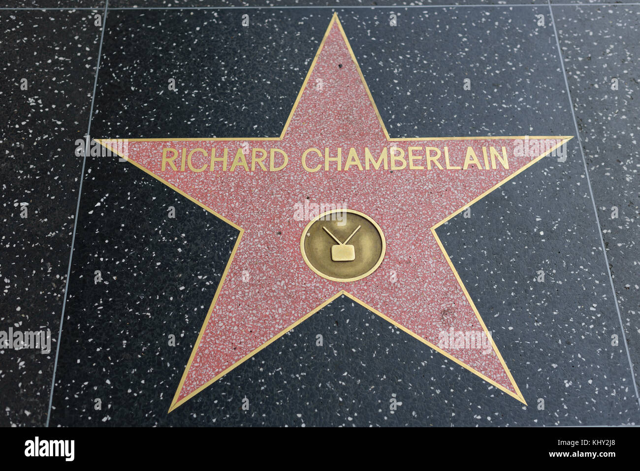 HOLLYWOOD, CA - DICEMBRE 06: Richard Chamberlain stella sulla Hollywood Walk of Fame a Hollywood, California il 6 dicembre 2016. Foto Stock