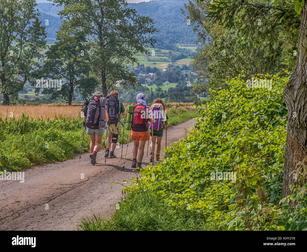 I turisti sul sentiero di montagna. beskid basso Foto Stock