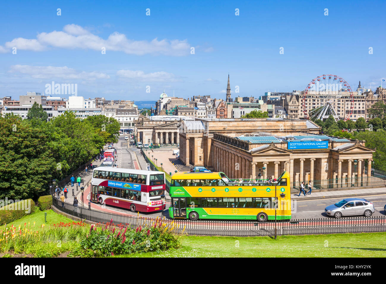 Edimburgo Scozia Edinburgh City Centre musei e Scottish National Gallery art gallery dal tumulo scozzese di Edimburgo REGNO UNITO GB Europa Foto Stock