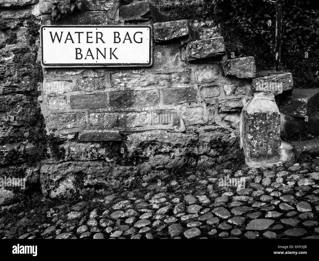 Un cartello stradale a Water Bag banca in Knaresborough North Yorkshire, Inghilterra Foto Stock