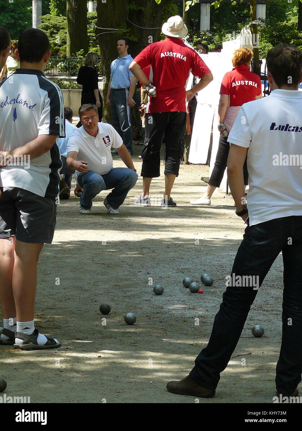 Questa immagine mostra il Bule Konkurs Park Poludniowy, un notevole parco con spazi verdi, aree pubbliche e strutture ricreative. Il parco è noto per il suo impegno comunitario e il suo significato culturale. Foto Stock