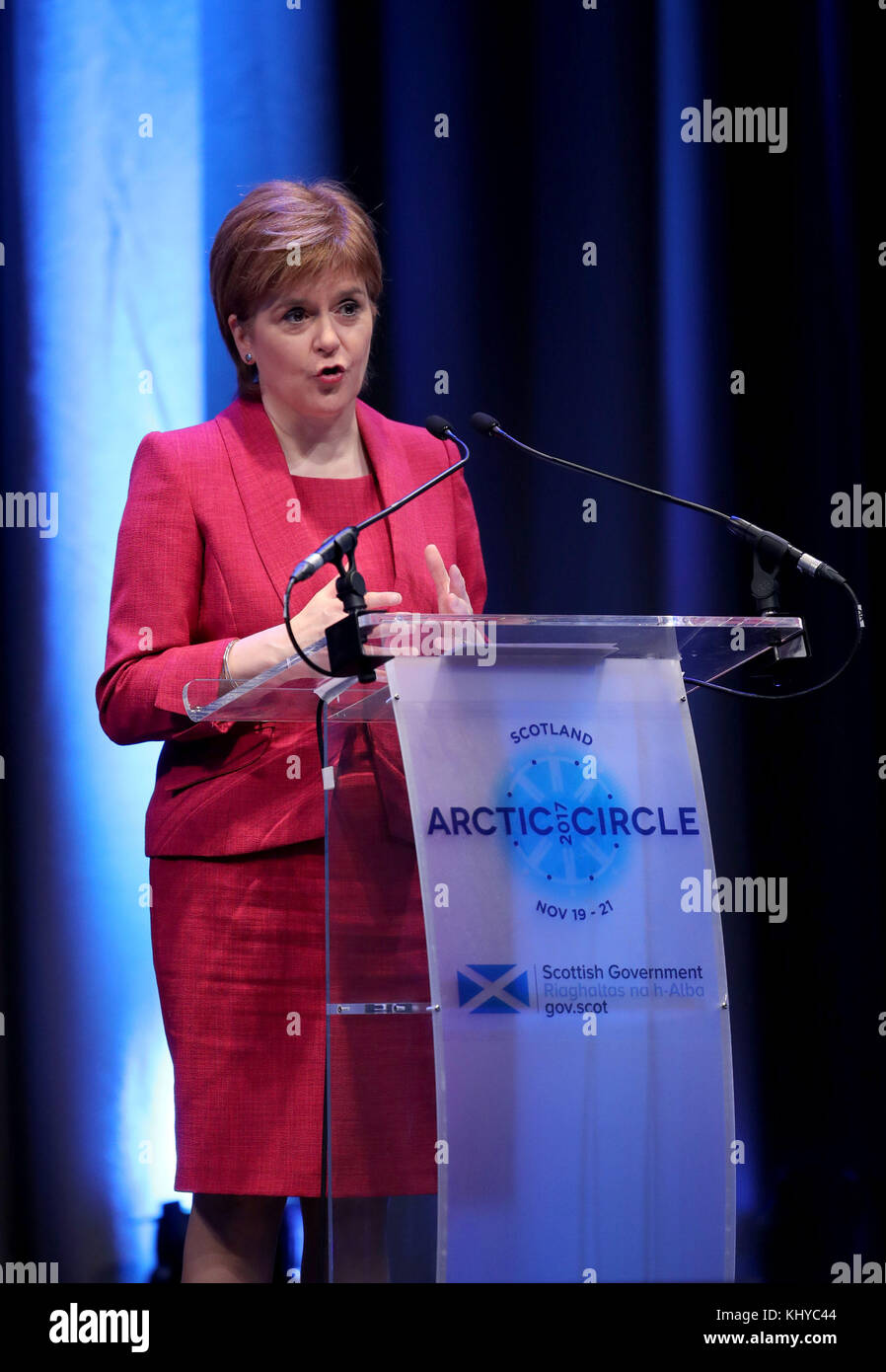 Il primo Ministro Nicola Sturgeon apre il Forum del Circolo polare Artico, un evento di spauracazione della rete internazionale di cooperazione del Circolo Artico, ospitato dal Governo Scozzese, presso le Assembly Rooms di Edimburgo. Foto Stock