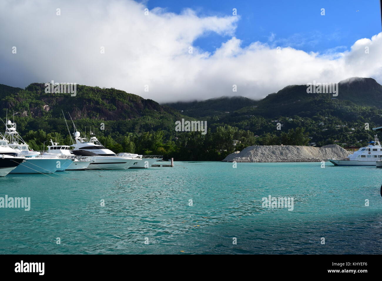Un insieme di diverse immagini della natura nel mondo, una immagine da una spiaggia remota in Sharjah, un altro delle Seicelle e uno da Cape Town. Foto Stock