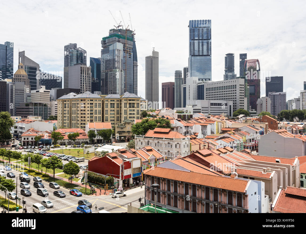 Vista aerea di Singapore Chinatown con i grattacieli del quartiere finanziario in background in Singapore nel sud-est asiatico Foto Stock
