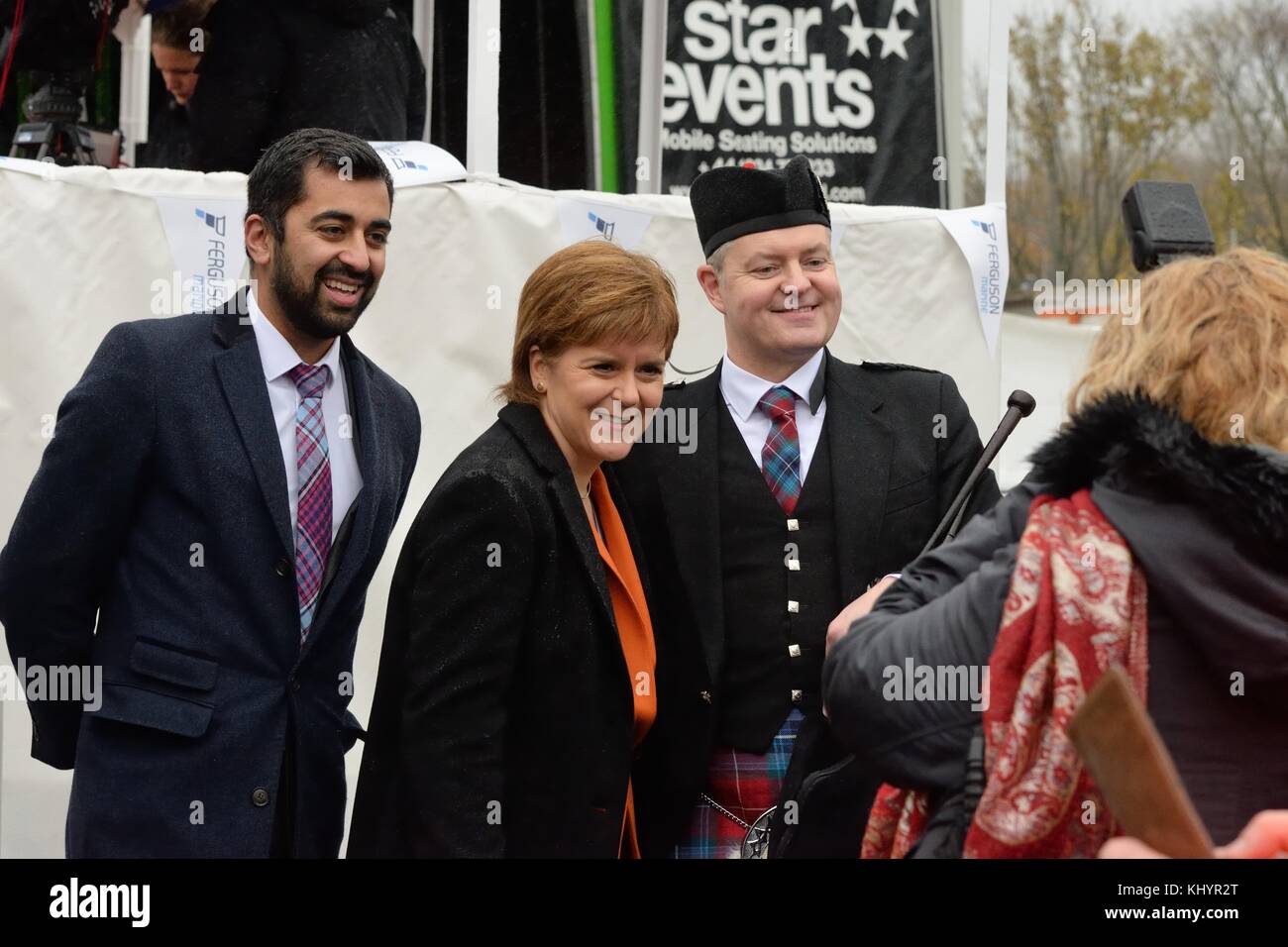 Port Glasgow, Scozia, Regno Unito. 21 Nov 2017. Primo Ministro, Nicola Sturgeon e Humza Yousaf al lancio del traghetto Glen Sannox sul fiume Clyde. Foto Stock