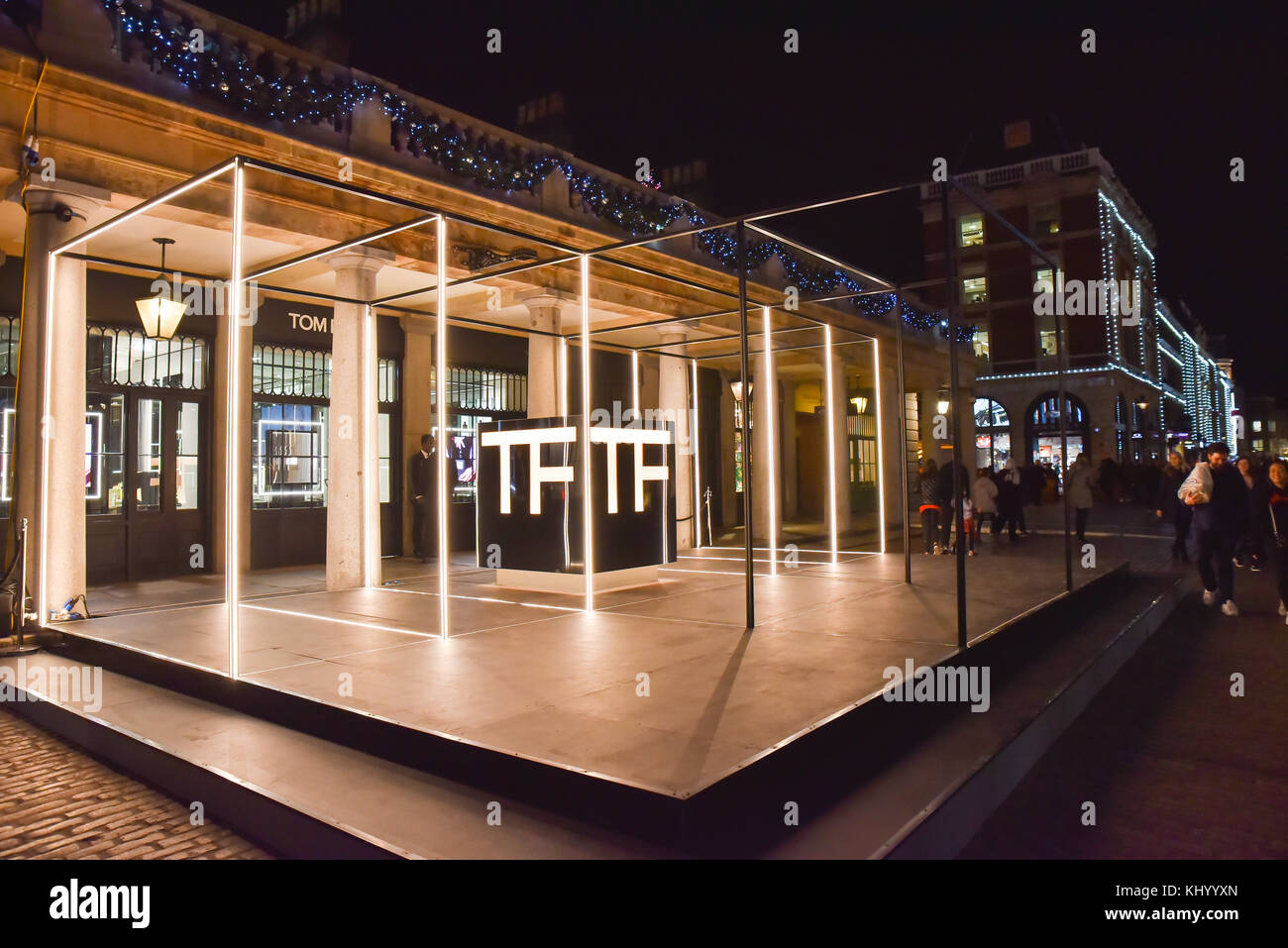 Covent Garden, Londra, Regno Unito. 22 novembre 2017. Il negozio di bellezza e fragranze Tom Ford apre a Covent Garden, Londra. Crediti: Matthew Chattle/Alamy Live News Foto Stock