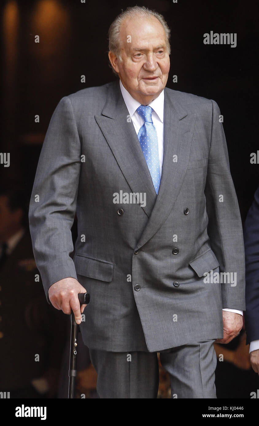 PALMA DI MAIORCA, SPAGNA - 20 APRILE: Reali di Spagna - Principessa Letizia di Spagna, Principe Felipe di Spagna, Regina Sofia di Spagna, Principessa Sofia di Spagna, Principessa Leonor di Spagna, il re Juan Carlos di Spagna e la principessa Elena di Spagna partecipano alla messa di Pasqua nella cattedrale di Palma di Maiorca il 20 aprile 2014 a Palma di Maiorca, Spagna. Gente: Re Juan Carlos di Spagna Foto Stock