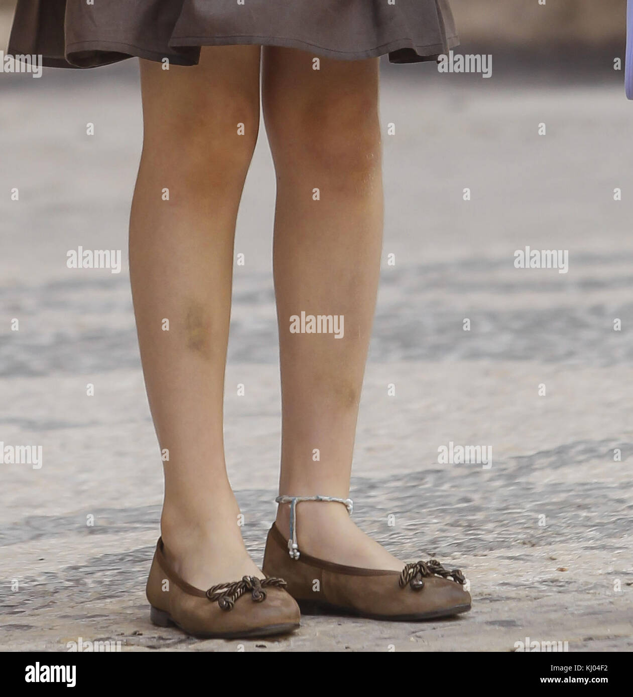 Palma de Mallorca, Spagna - 20 aprile: spanish royals - principessa letizia di Spagna, il Principe Felipe di Spagna e la regina Sofia di Spagna, Principessa Sofia di Spagna, principessa leonor di Spagna, Re Juan Carlos di Spagna e la principessa elena di Spagna pasqua frequentano la Santa Messa presso la cattedrale di palma de mallorca, il 20 aprile 2014 in palma de mallorca, Spagna. persone: la principessa leonor di Spagna Foto Stock