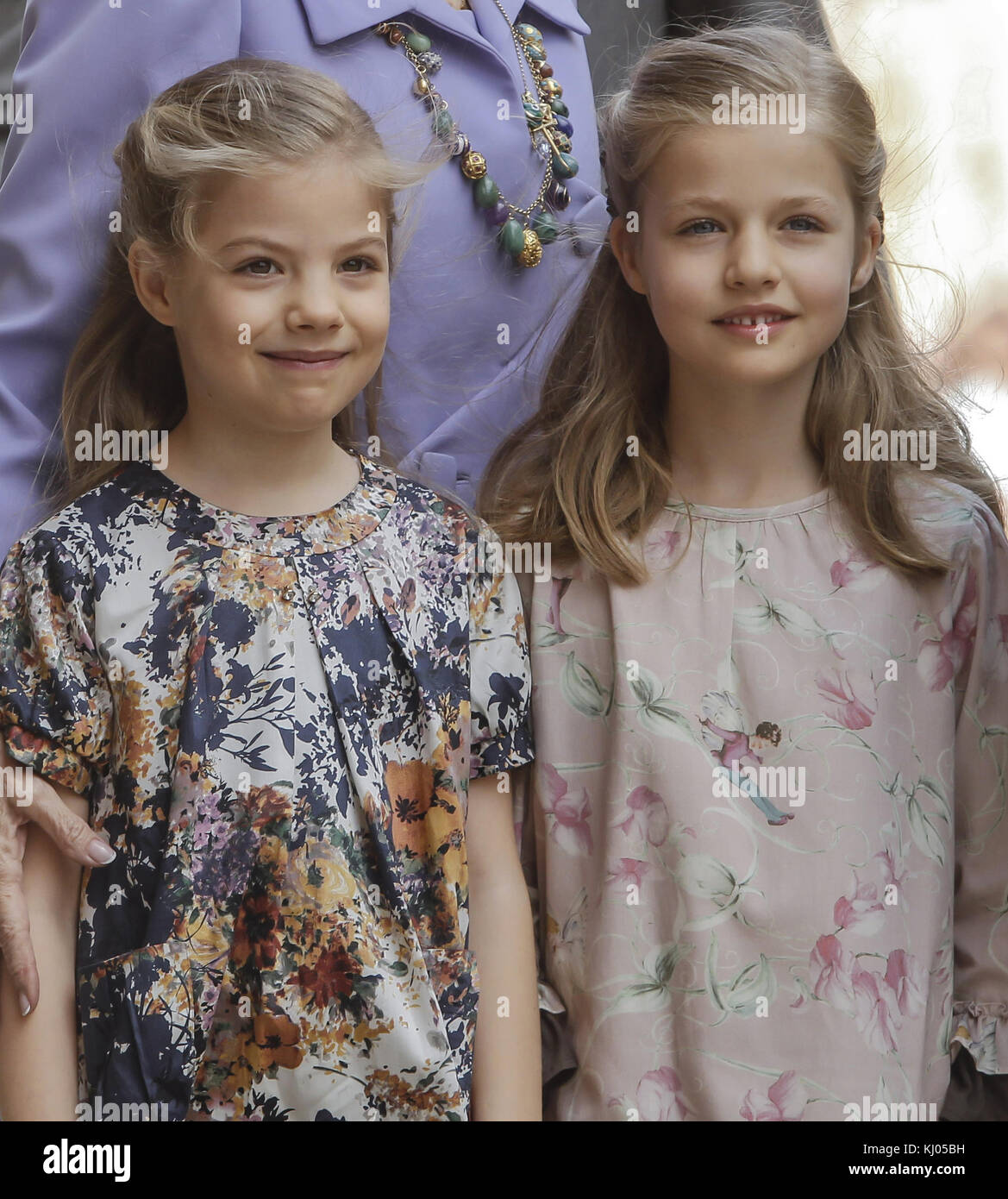 PALMA DI MAIORCA, SPAGNA - 20 APRILE: Reali di Spagna - Principessa Letizia di Spagna, Principe Felipe di Spagna, Regina Sofia di Spagna, Principessa Sofia di Spagna, Principessa Leonor di Spagna, il re Juan Carlos di Spagna e la principessa Elena di Spagna partecipano alla messa di Pasqua nella cattedrale di Palma di Maiorca il 20 aprile 2014 a Palma di Maiorca, Spagna. Persone: Principessa Sofia di Spagna Principessa Leonor di Spagna Foto Stock