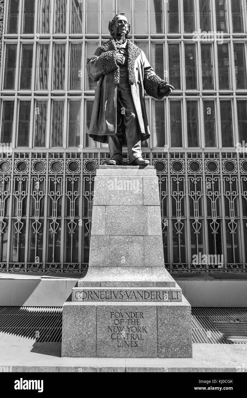 Monumento a Cornelius Vanderbilt prima di grand central station in memoria come il fondatore della new york Central lines. Foto Stock
