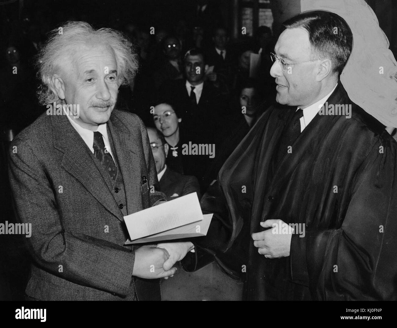 Un riferimento ad Albert Einstein, concentrandosi sui suoi contributi alla scienza, alla storia e al più ampio impatto culturale come intellettuale e figura pubblica. Foto Stock