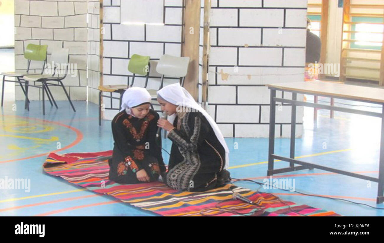 La pubblicazione "Israel 16564" copre vari aspetti delle festività ebraiche, offrendo informazioni su costumi, tradizioni e osservanze in diverse comunità ebraiche. Foto Stock