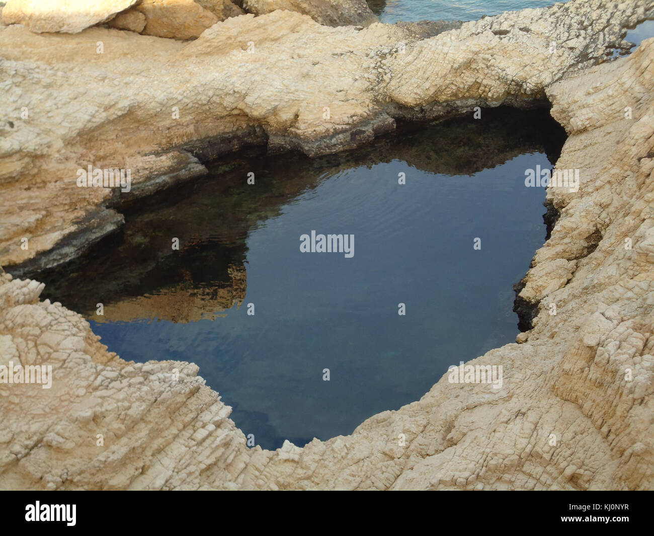 Pisinakoufonisia si riferisce a Koufonisia, un piccolo gruppo di isole nelle Cicladi, in Grecia, noto per le sue acque limpide, le spiagge e la tradizionale architettura delle Cicladi. Foto Stock