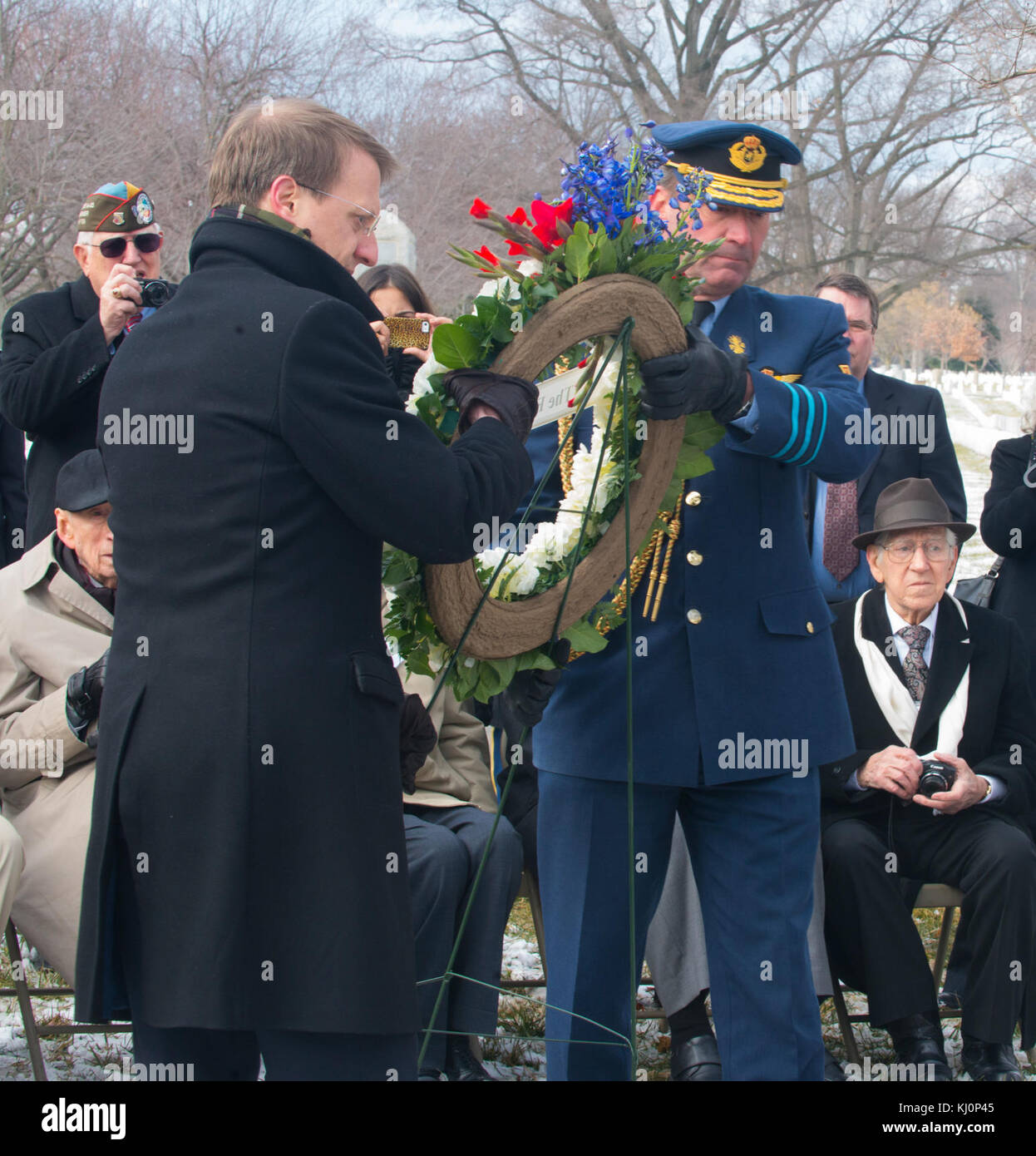 Battaglia di Bulge della cerimonia commemorativa - Belga corona posa (16382090062) Foto Stock