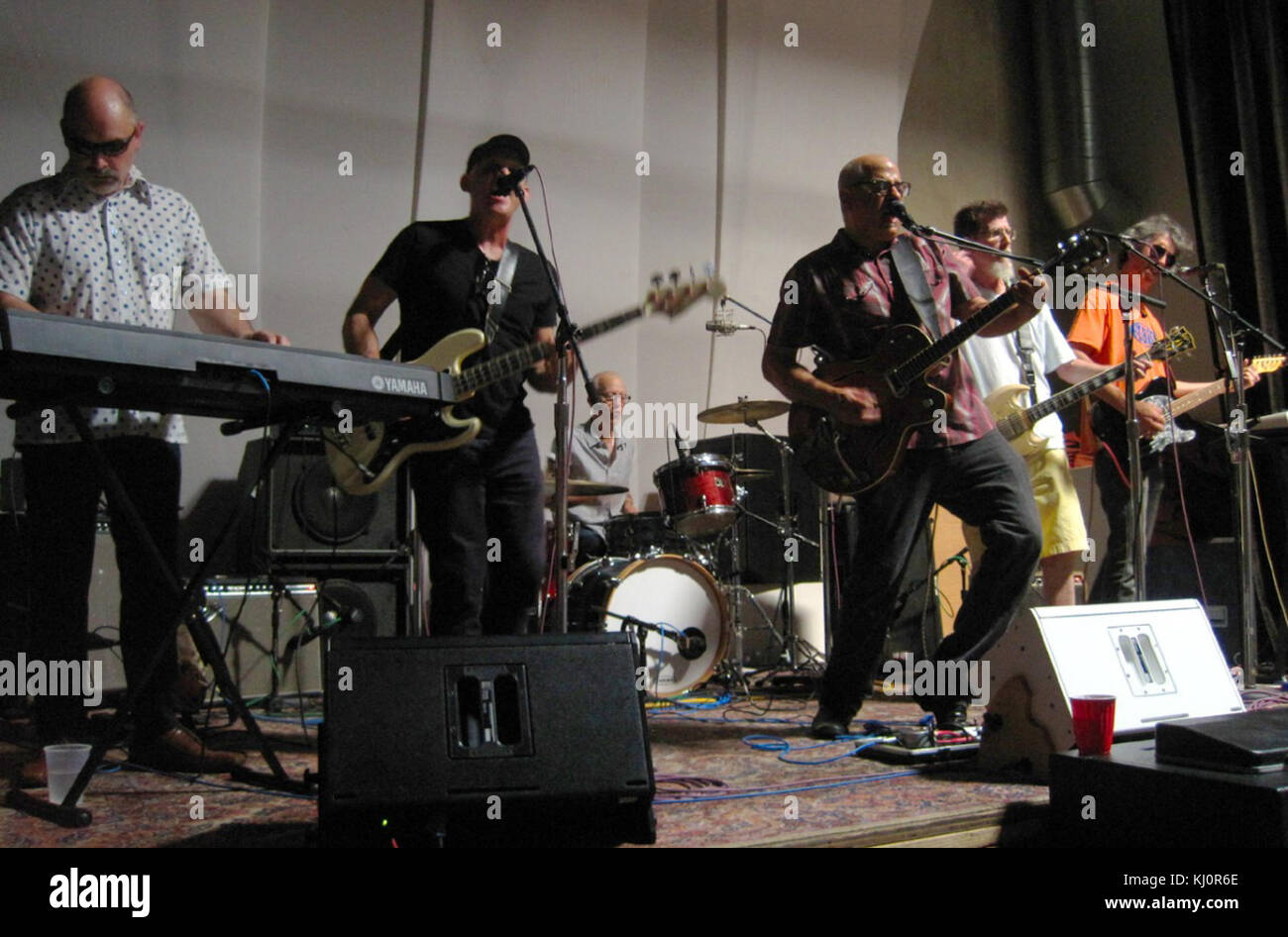 Una registrazione della Rain Parade ai Light Rail Studios di San Francisco, scattata il 7 settembre 2013, che mostra una performance dal vivo. Foto Stock