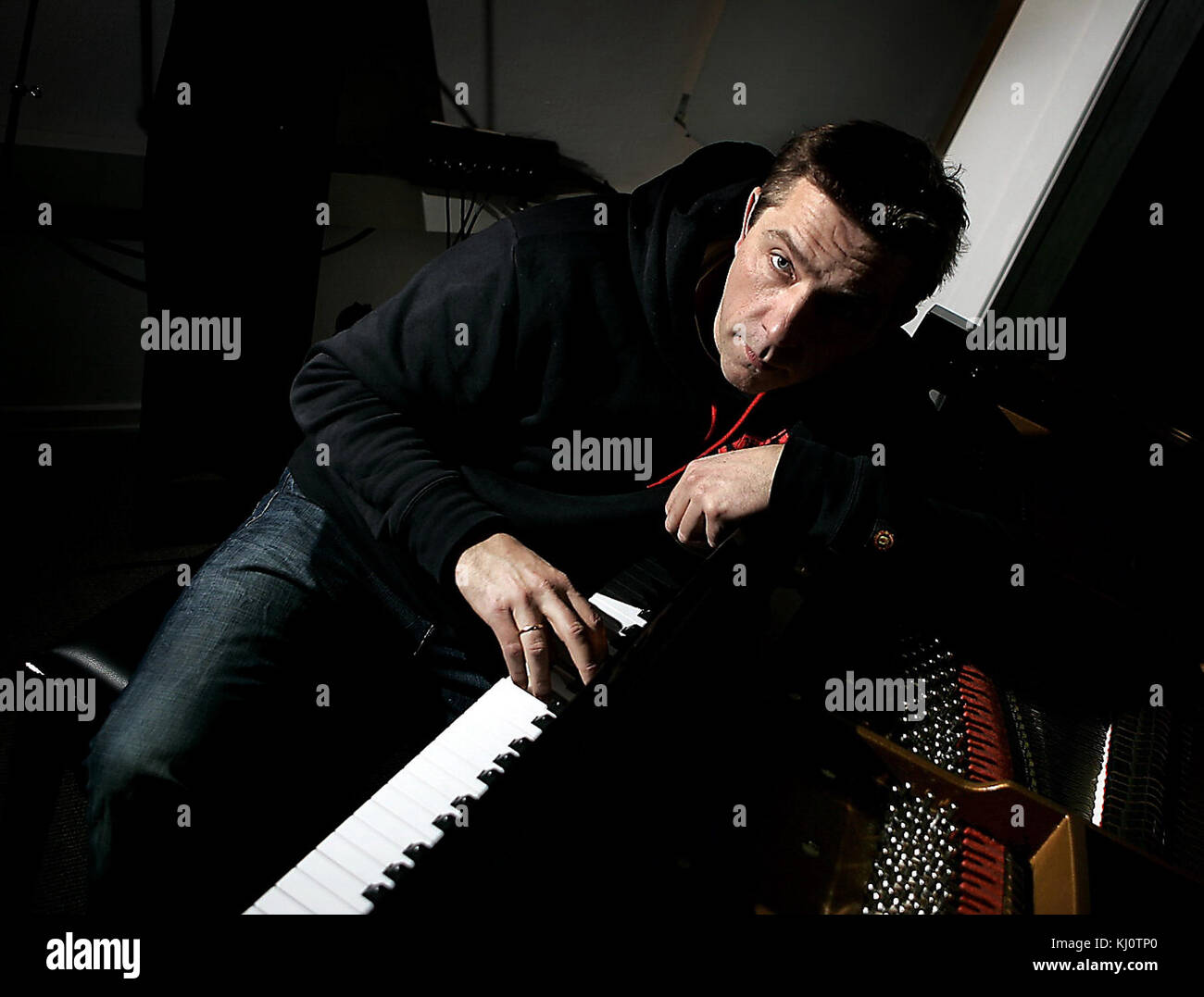 La fotografia di Carsten Dahl cattura momenti nel tempo, mostrando il suo stile distintivo. Il suo lavoro esplora spesso soggetti naturali, mescolando arte e natura in un modo che riflette la sua visione artistica. Foto Stock