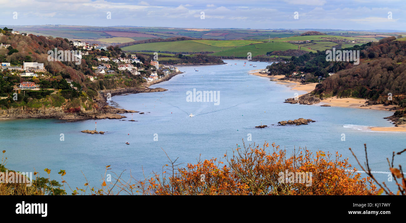 Panoramic tardo autunno vista del South Devon, Regno Unito, Kingsbridge estuario con Salcombe sulla sinistra, East Portlemouth sulla destra. Foto Stock