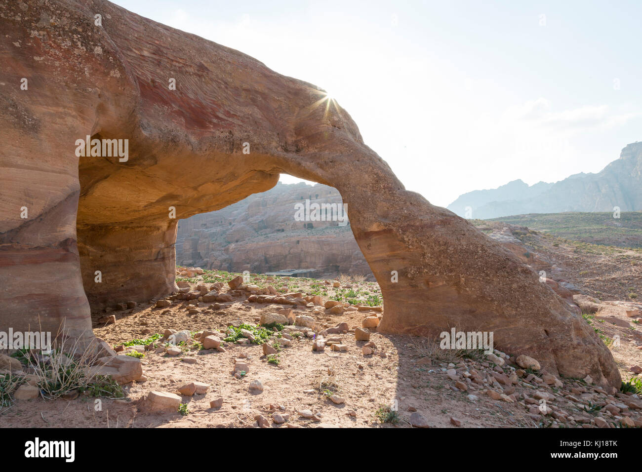 Arco in pietra nella valle di Petra, Giordania Foto Stock