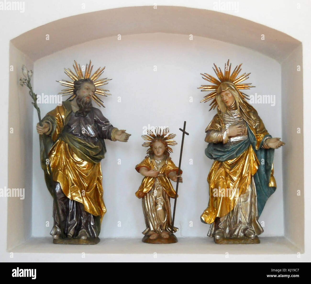 Questa fotografia è stata scattata a Genderkingen, in Germania, il 9 maggio 2011. L'immagine cattura il paesaggio locale e l'atmosfera della comunità della città, riflettendo il suo fascino rurale e il patrimonio tedesco. Foto Stock