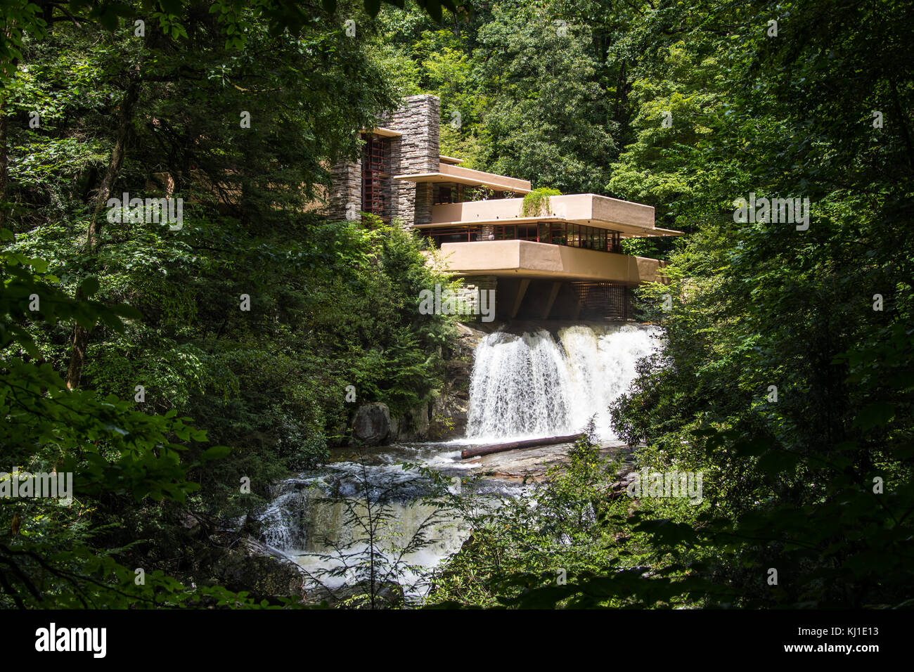 Fallingwater o Kaufmann Residence, progettato da Frank Lloyd Wright, Pennsylvania, STATI UNITI D'AMERICA Foto Stock