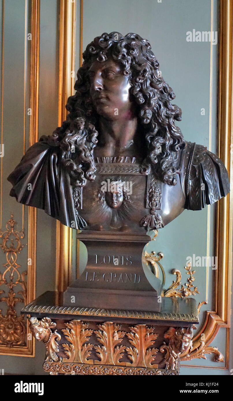 Busto di Luigi XIV (1638 - 1715), noto come Luigi il Grande (Louis le Grand) o il Re Sole (Le Roi-Soleil). monarca della Casa di Borbone che governarono come Re di Francia dal 1643 fino alla sua morte nel 1715. Il suo regno di 72 anni e 110 giorni è la più lunga di qualsiasi monarca di un grande paese nella storia europea. Foto Stock