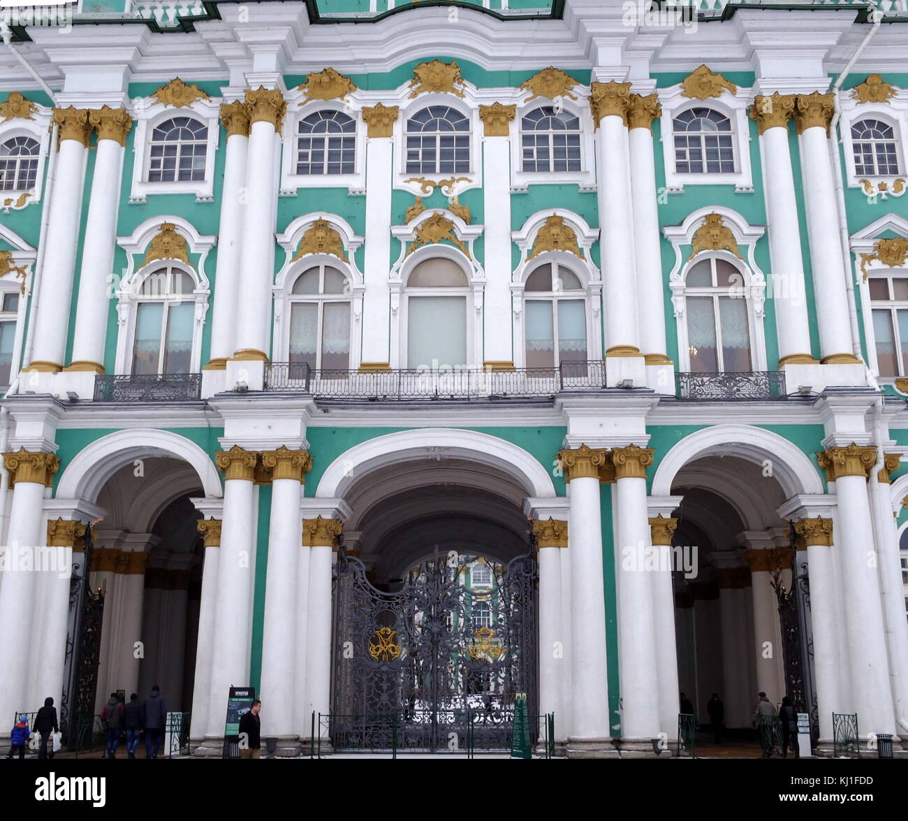 Il palazzo d'inverno a San Pietroburgo, Russia, è stato, dal 1732 al 1917, la residenza ufficiale dei monarchi russi. Foto Stock