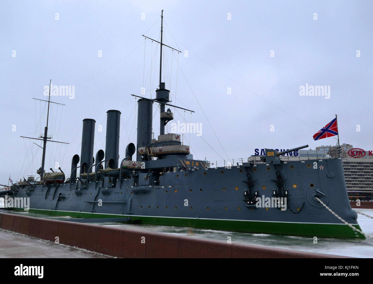 La Corazzata Aurora, che alle 9.45 p.m. il 25 ottobre 1917 sparato un colpo in bianco che segnò l'inizio dell'assalto al Palazzo d'inverno, che doveva essere l inizio della rivoluzione di Ottobre. In estate 1918, ella è stata trasferita a Kronstadt e collocati in riserva. Foto Stock