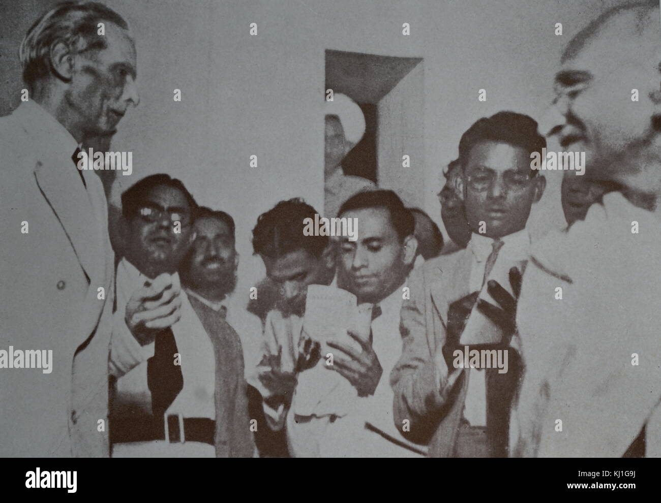 Jinnah soddisfa con il Mahatma Gandhi 1947. Muhammad Ali Jinnah (1876 - 1948), politico e il fondatore del Pakistan Foto Stock