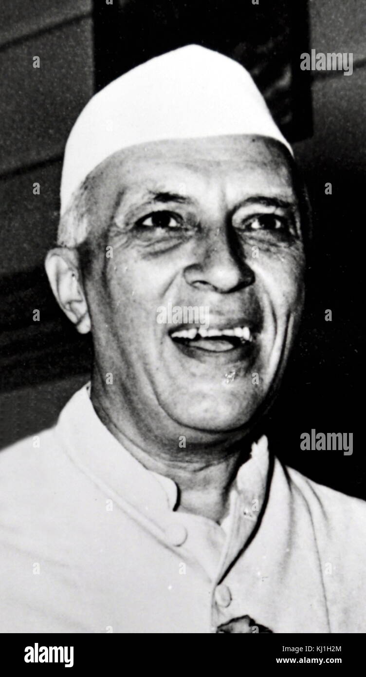 Jawaharlal Nehru (1889 - 1964) Il primo ministro dell'India e una figura centrale nella politica indiana prima e dopo l'indipendenza. 1950 Foto Stock