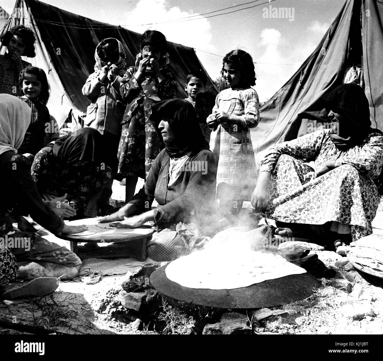 Fotografia del Mia-Mia Camp nei pressi di Sidone, Libano. Più di 900 rifugiati vivono in tende e il resto della popolazione totale di circa 2300 vivono in caserma. In data xx secolo Foto Stock