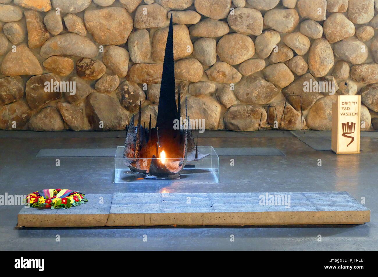 Sala del ricordo a Yad Vashem, Memoriale per le vittime dell'Olocausto. Istituito nel 1953, Yad Vashem è sul versante occidentale del monte Herzl sul Monte del ricordo in Gerusalemme, Israele Foto Stock
