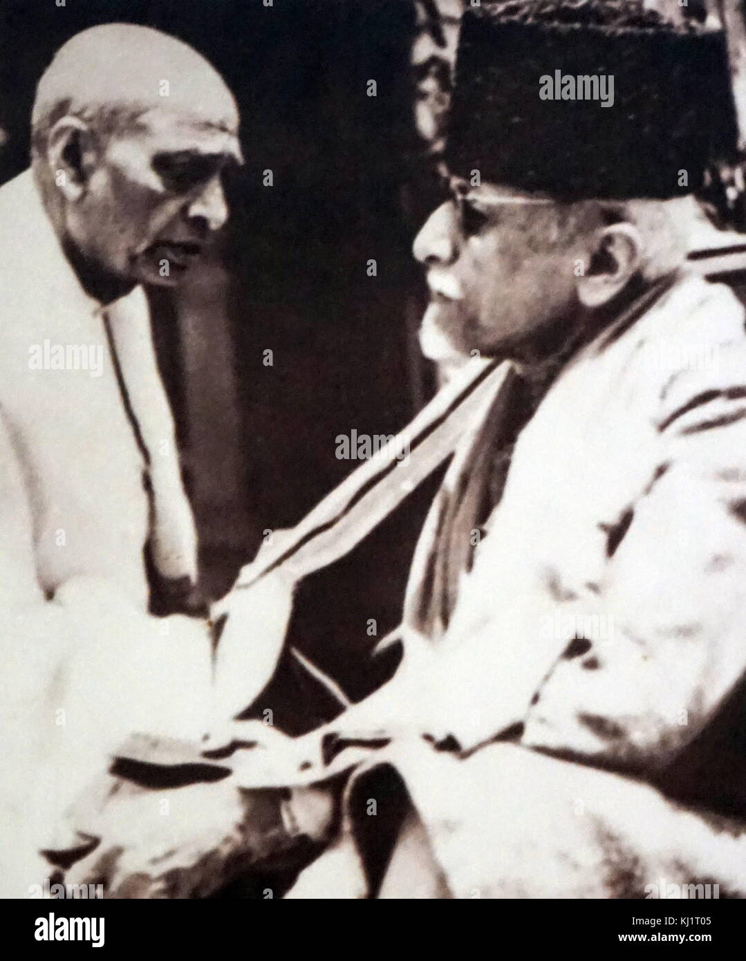 Sardar Patel, un leader di spicco dell'Indiano movimento di indipendenza con Maulana Azad, il senior leader musulmano del Congresso Nazionale Indiano durante l'Indiano movimento di indipendenza. Foto Stock