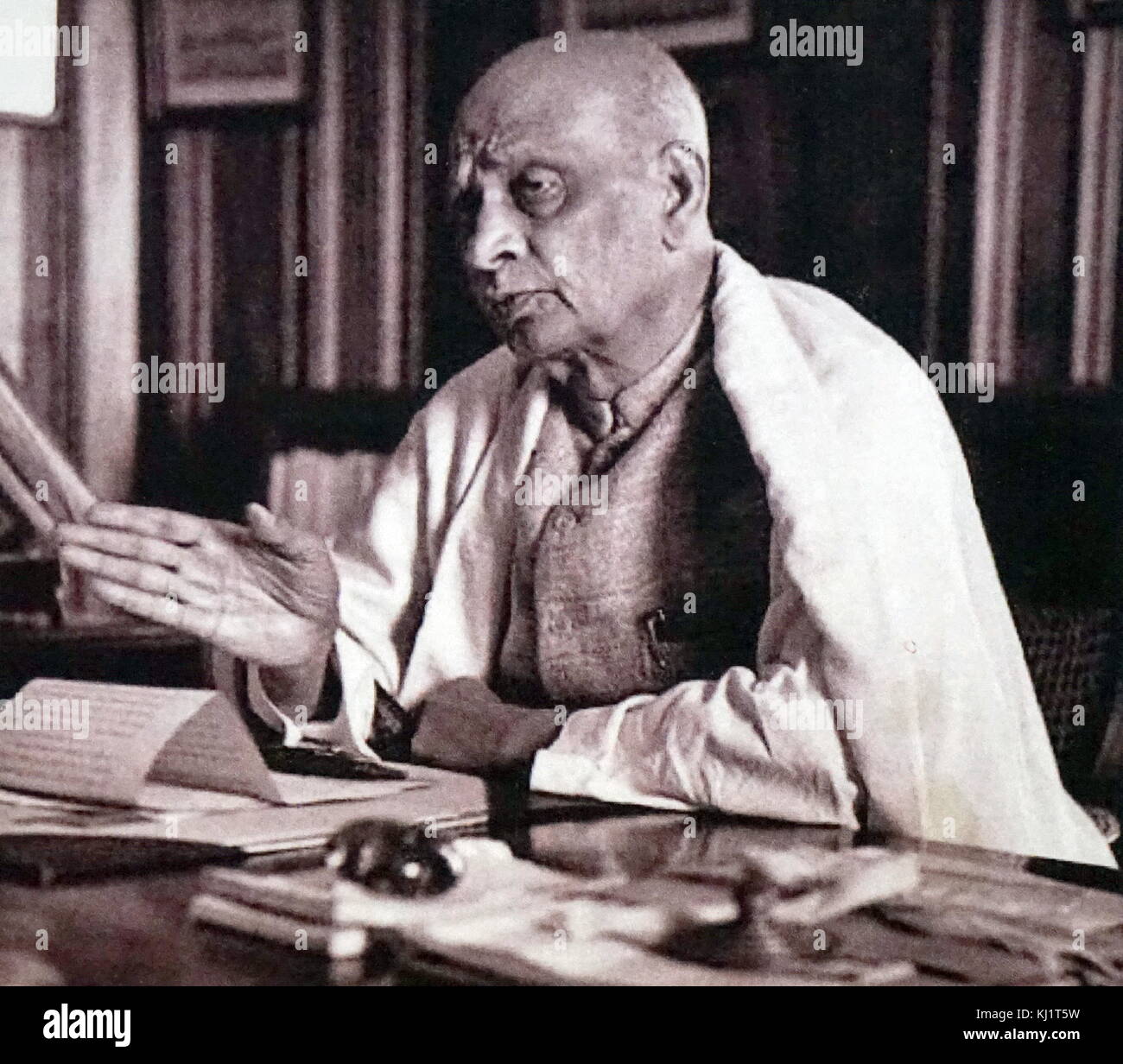 Sardar Vallabhbhai Patel (1875 - 1950); Primo vice primo ministro dell'India. Indian barrister e statista, un leader del Congresso nazionale indiano e un padre fondatore della Repubblica dell'India che ha giocato un ruolo di primo piano nel paese la lotta per l' indipendenza Foto Stock