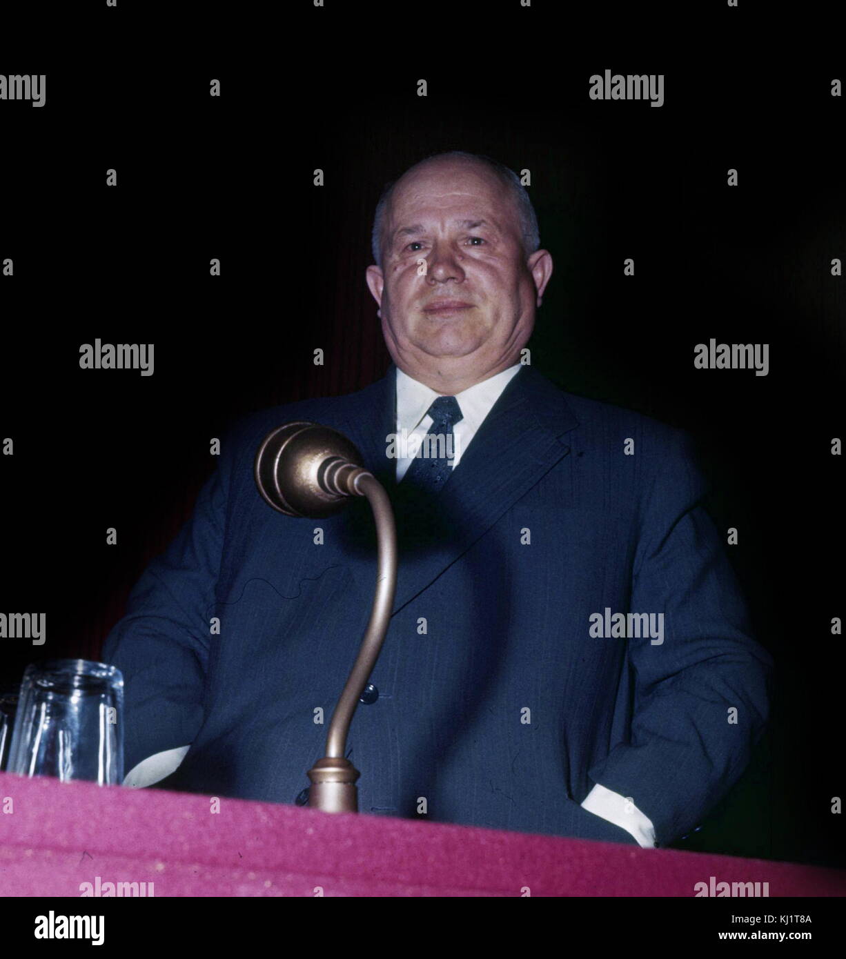 Nikita Sergeyevich Khrushchev (1894 - 1971)politico che ha portato l'Unione Sovietica durante parte della guerra fredda. Ha servito come primo segretario del Partito Comunista dell'Unione Sovietica da 1953 a 1964, e come Presidente del Consiglio dei ministri o Premier, dal 1958 al 1964. Khrushchev era responsabile per la de-Stalinization dell'Unione Sovietica, per sostenere il progresso dei primi sovietica programma spaziale, Foto Stock