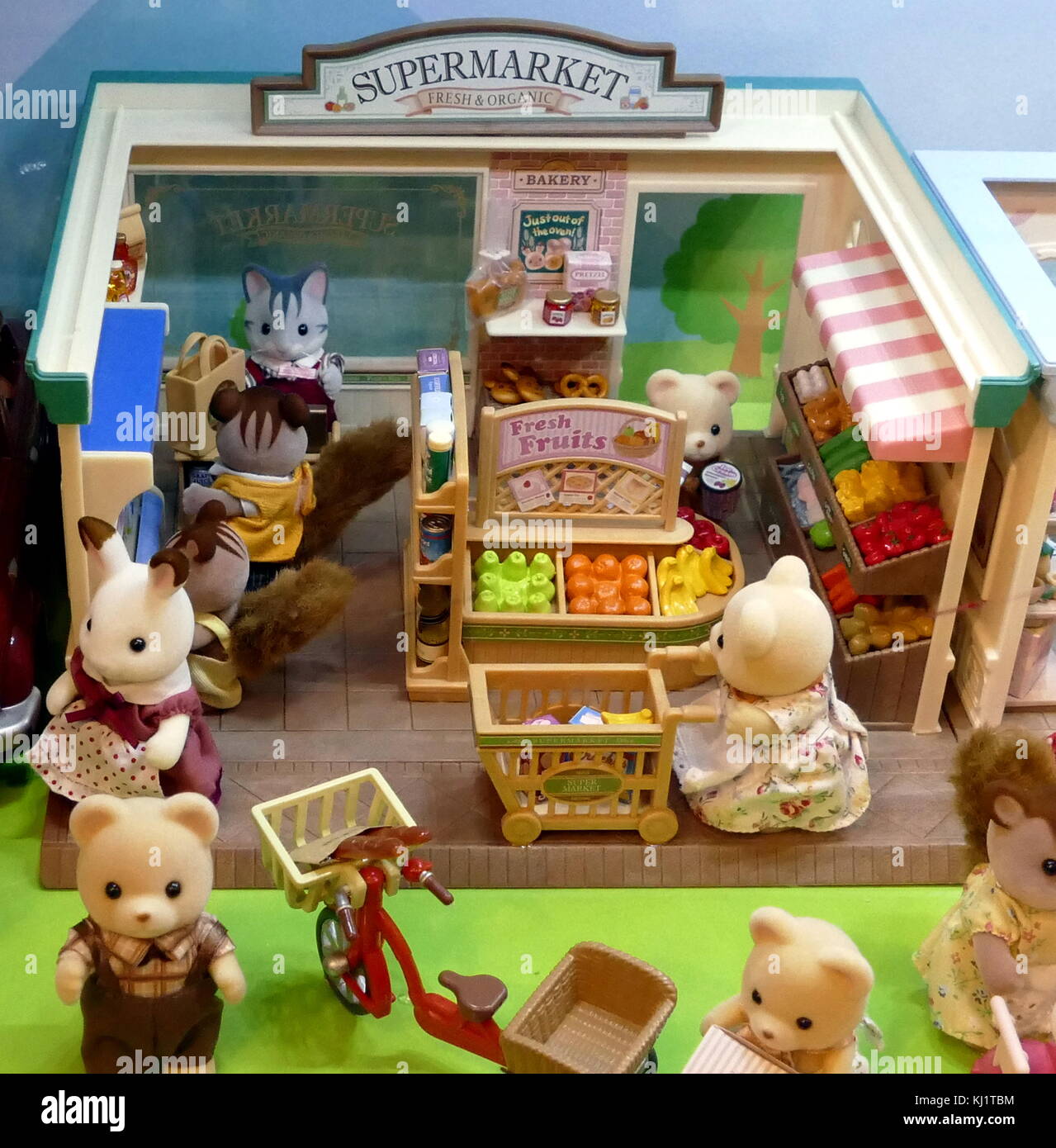 Famiglia di Sylvania bambole case e negozi basati sulle famiglie di Sylvania è una linea di oggetti collezionabili antropomorfi figurines animali realizzati in plastica floccata. creato da il gioco giapponese di epoca della società nel 1985 e distribuite in tutto il mondo da un certo numero di aziende. Foto Stock