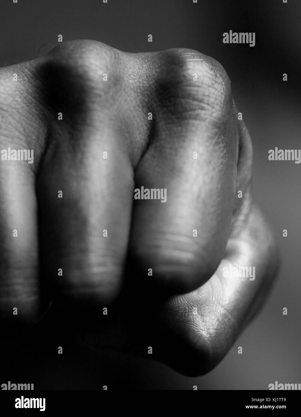 Il corpo umano pugno in bianco e nero Foto Stock