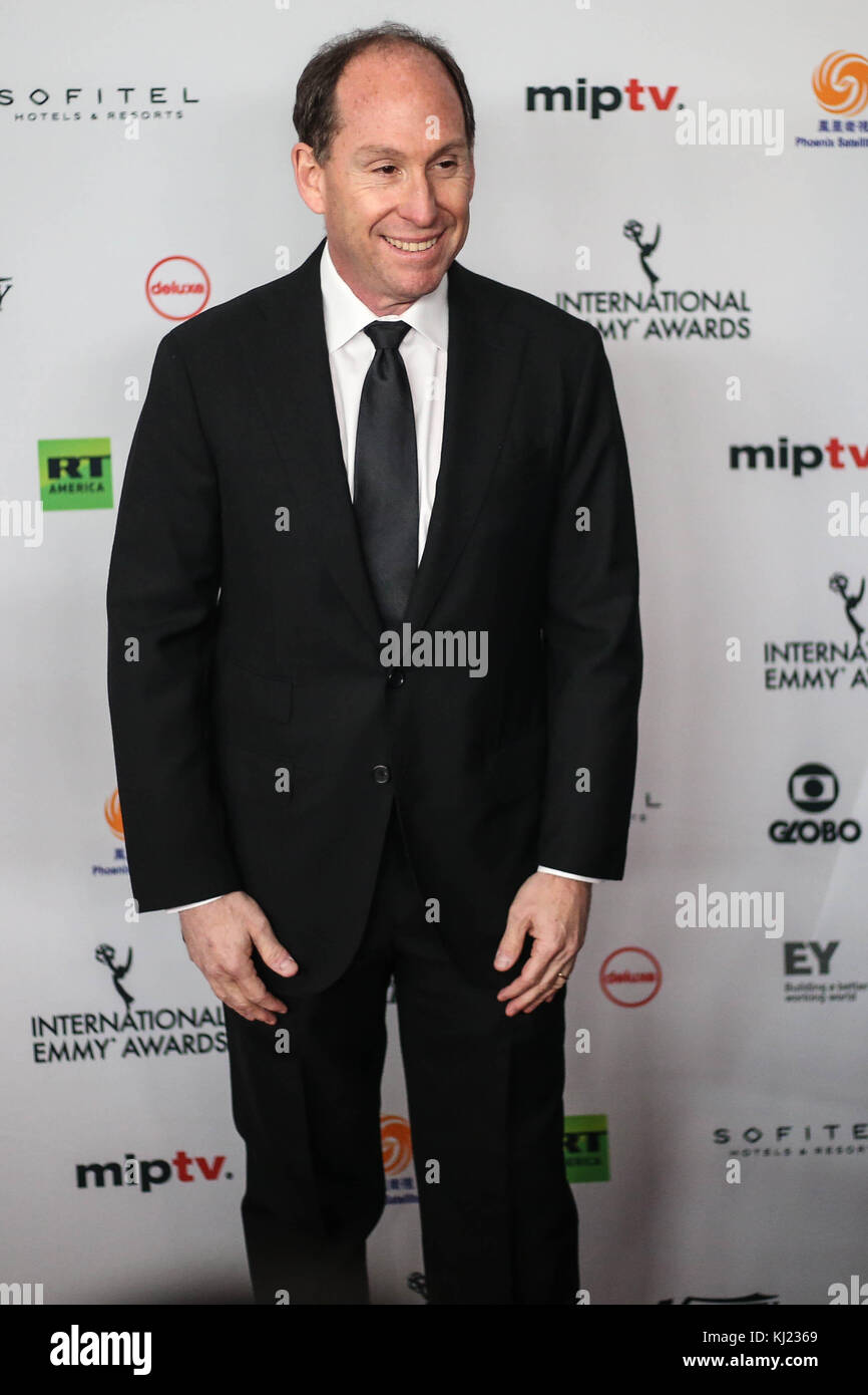 New York, Stati Uniti. 20th novembre 2017. Andy Kaplan, presidente di Sony Pictures Television Networks durante il gala di 45th International Emmy Award a New York il 20 novembre 2017. L'International Emmy Award è una cerimonia di premiazione concessa dall'International Academy of Television Arts and Sciences in riconoscimento dei migliori programmi televisivi prodotti e trasmessi al di fuori degli Stati Uniti. (FOTO: WILLIAM VOLCOV/BRAZIL PHOTO PRESS) Foto Stock