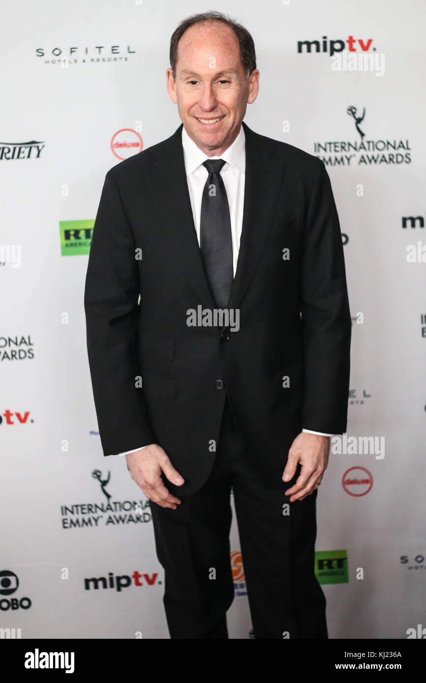 New York, Stati Uniti. 20th novembre 2017. Andy Kaplan, presidente di Sony Pictures Television Networks durante il gala di 45th International Emmy Award a New York il 20 novembre 2017. L'International Emmy Award è una cerimonia di premiazione concessa dall'International Academy of Television Arts and Sciences in riconoscimento dei migliori programmi televisivi prodotti e trasmessi al di fuori degli Stati Uniti. (FOTO: WILLIAM VOLCOV/BRAZIL PHOTO PRESS) Foto Stock