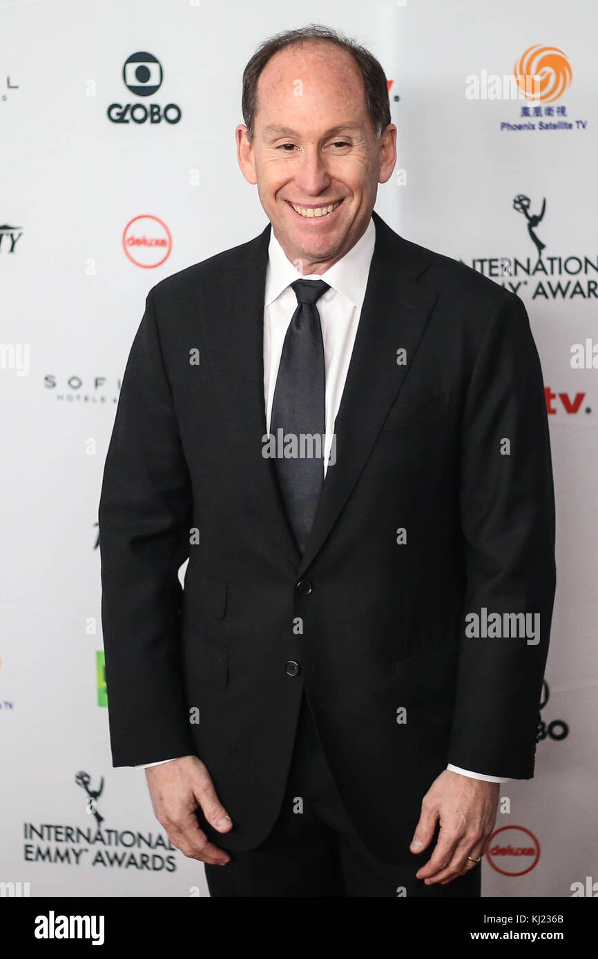New York, Stati Uniti. 20th novembre 2017. Andy Kaplan, presidente di Sony Pictures Television Networks durante il gala di 45th International Emmy Award a New York il 20 novembre 2017. L'International Emmy Award è una cerimonia di premiazione concessa dall'International Academy of Television Arts and Sciences in riconoscimento dei migliori programmi televisivi prodotti e trasmessi al di fuori degli Stati Uniti. (FOTO: WILLIAM VOLCOV/BRAZIL PHOTO PRESS) Foto Stock