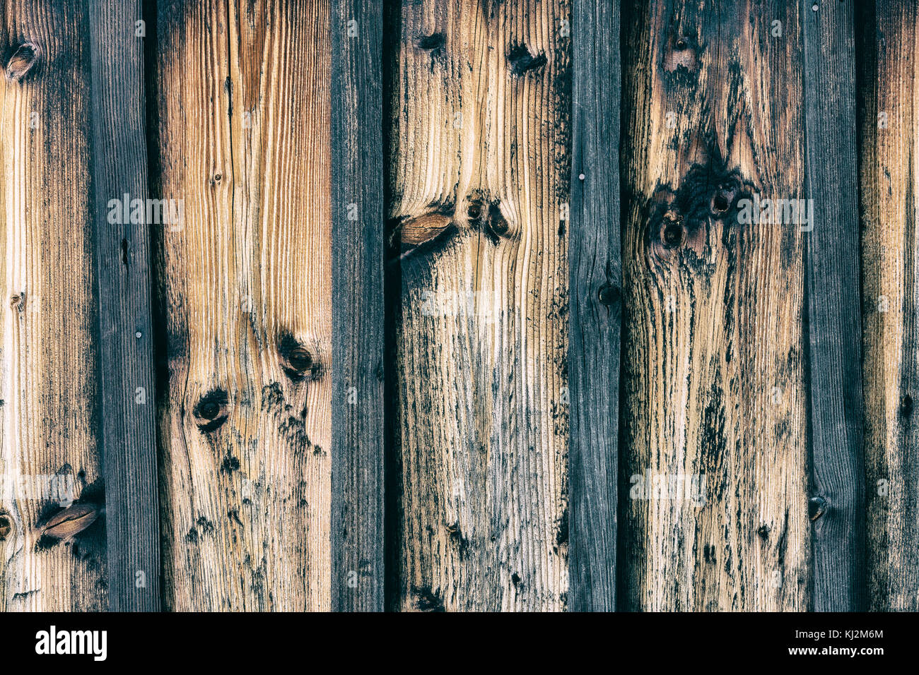 Strisce verticali sullo sfondo da vecchie schede sbiadita. texture di legno dal marrone vintage tavole e listelli con scuri nodi. Foto Stock